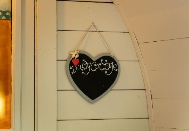 Chalet in Woolton Hill - Daisy Glamping Pod Chalet in Woolton Hill - Daisy Glamping Pod