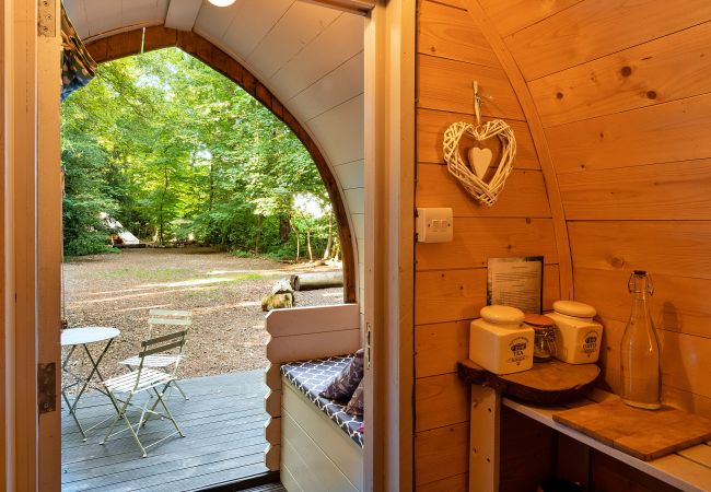 Chalet in Woolton Hill - Daisy Glamping Pod Chalet in Woolton Hill - Daisy Glamping Pod