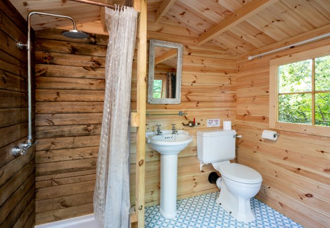 Chalet in Woolton Hill - Bedouin Bell Tent Chalet in Woolton Hill - Bedouin Bell Tent