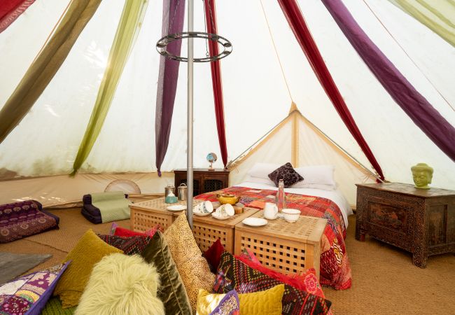 Chalet in Woolton Hill - Bedouin Bell Tent Chalet in Woolton Hill - Bedouin Bell Tent