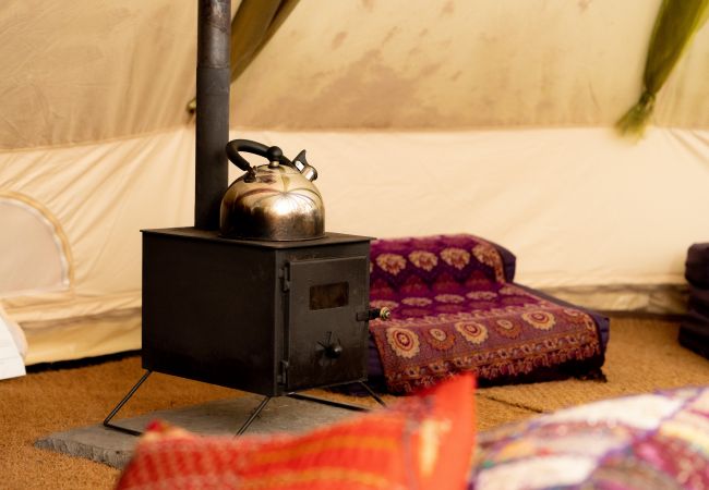 Chalet in Woolton Hill - Bedouin Bell Tent Chalet in Woolton Hill - Bedouin Bell Tent