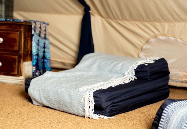 Chalet in Woolton Hill - Moroccan Bell Tent Chalet in Woolton Hill - Moroccan Bell Tent