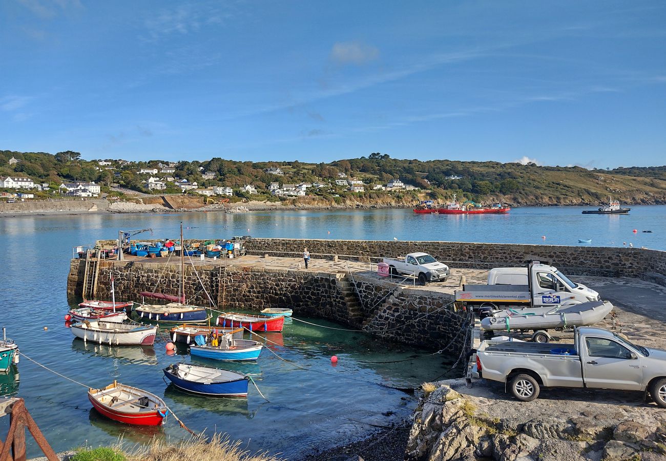 Chalet in Coverack - Godrevy Celtic Longhouse Tent
