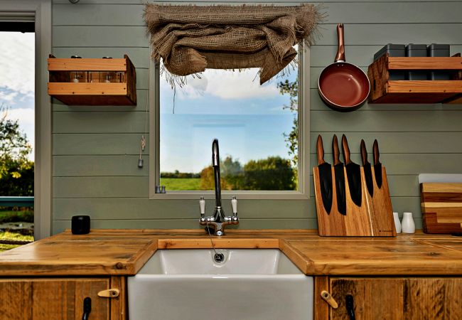 Chalet in Pwllheli - 'Joan' Shepherds Hut Chalet in Pwllheli - 'Joan' Shepherds Hut