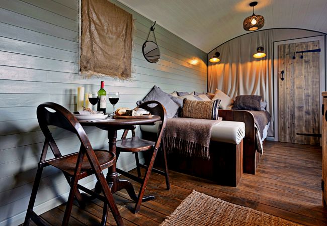 Chalet in Pwllheli - 'Joan' Shepherds Hut Chalet in Pwllheli - 'Joan' Shepherds Hut