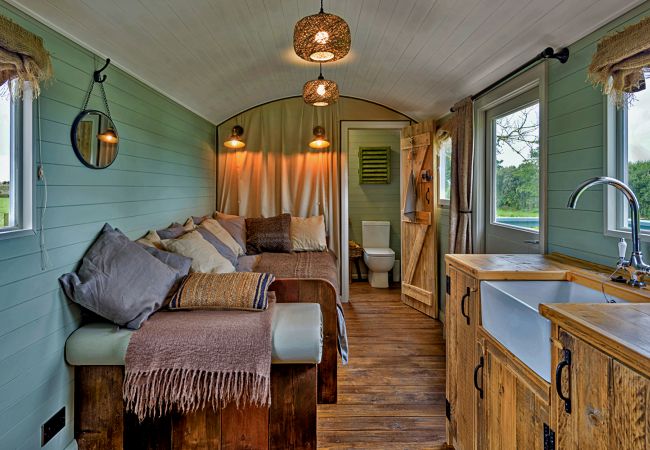 Chalet in Pwllheli - 'Joan' Shepherds Hut Chalet in Pwllheli - 'Joan' Shepherds Hut
