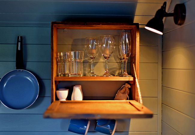 Chalet in Pwllheli - 'Susanna' Poachers Hut Chalet in Pwllheli - 'Susanna' Poachers Hut