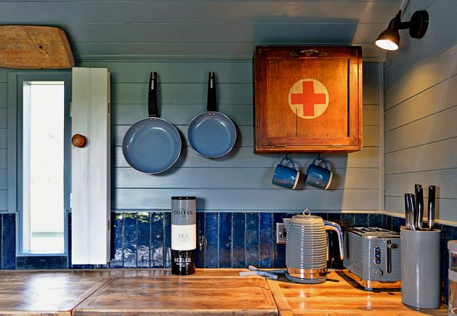 Chalet in Pwllheli - 'Susanna' Poachers Hut Chalet in Pwllheli - 'Susanna' Poachers Hut