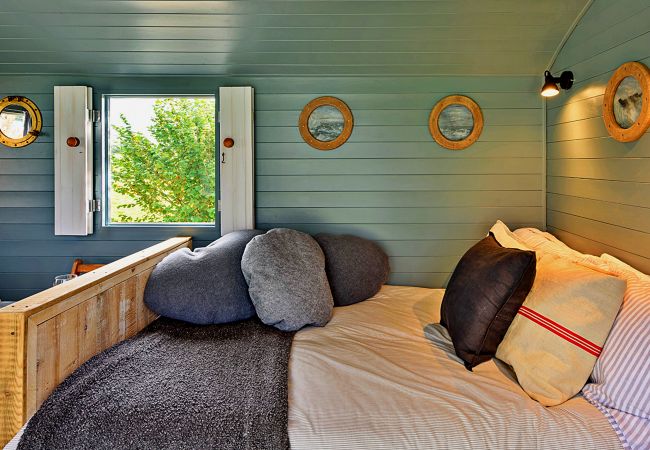 Chalet in Pwllheli - 'Susanna' Poachers Hut Chalet in Pwllheli - 'Susanna' Poachers Hut