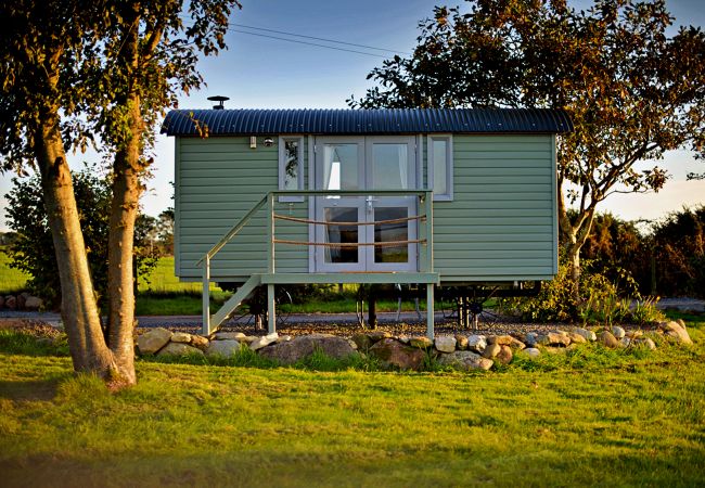 Chalet in Pwllheli - 'Susanna' Poachers Hut Chalet in Pwllheli - 'Susanna' Poachers Hut