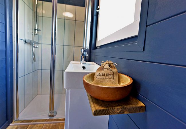 Chalet in Pwllheli - 'Susanna' Poachers Hut Chalet in Pwllheli - 'Susanna' Poachers Hut