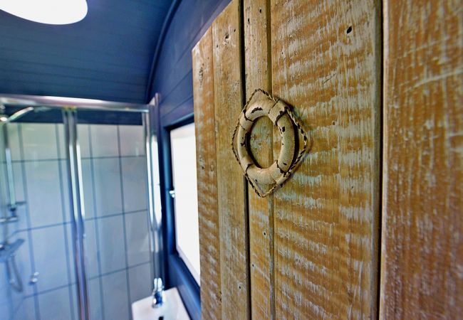 Chalet in Pwllheli - 'Susanna' Poachers Hut Chalet in Pwllheli - 'Susanna' Poachers Hut