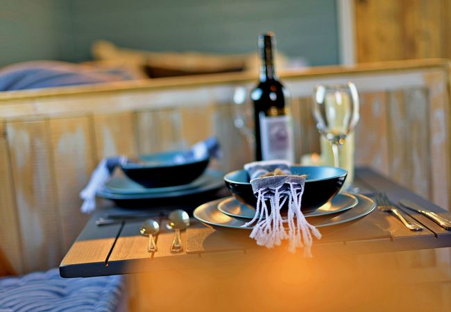 Chalet in Pwllheli - 'Susanna' Poachers Hut Chalet in Pwllheli - 'Susanna' Poachers Hut