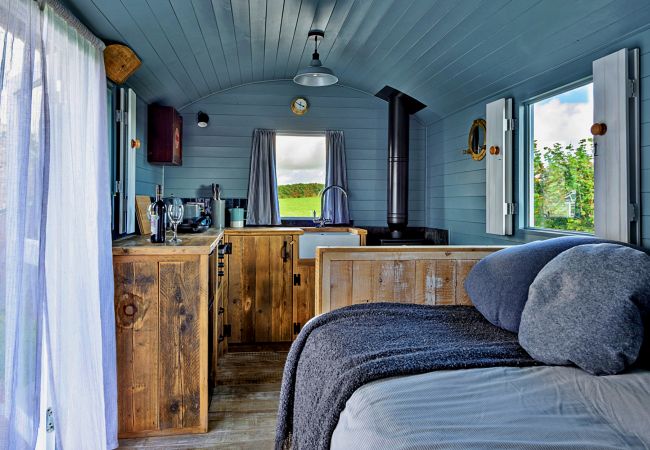 Chalet in Pwllheli - 'Susanna' Poachers Hut Chalet in Pwllheli - 'Susanna' Poachers Hut