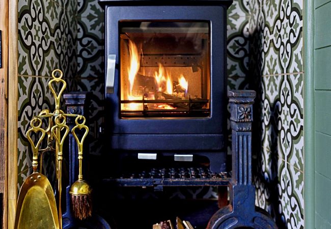 Chalet in Pwllheli - 'Angharad' Poachers Hut Chalet in Pwllheli - 'Angharad' Poachers Hut