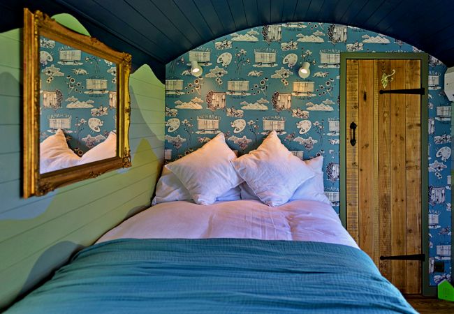 Chalet in Pwllheli - 'Angharad' Poachers Hut Chalet in Pwllheli - 'Angharad' Poachers Hut