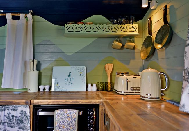 Chalet in Pwllheli - 'Angharad' Poachers Hut Chalet in Pwllheli - 'Angharad' Poachers Hut