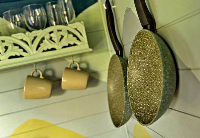 Chalet in Pwllheli - 'Angharad' Poachers Hut Chalet in Pwllheli - 'Angharad' Poachers Hut