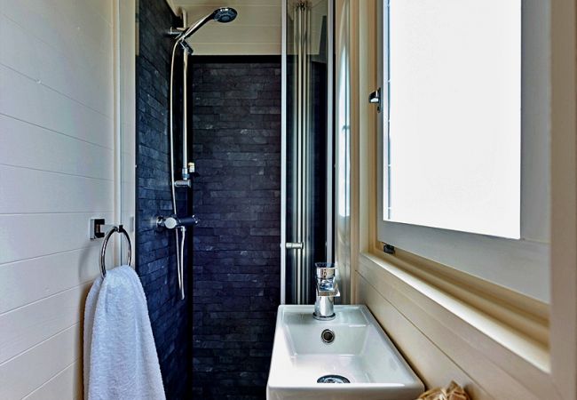 Chalet in Pwllheli - 'Marared' Gypsy Hut Chalet in Pwllheli - 'Marared' Gypsy Hut