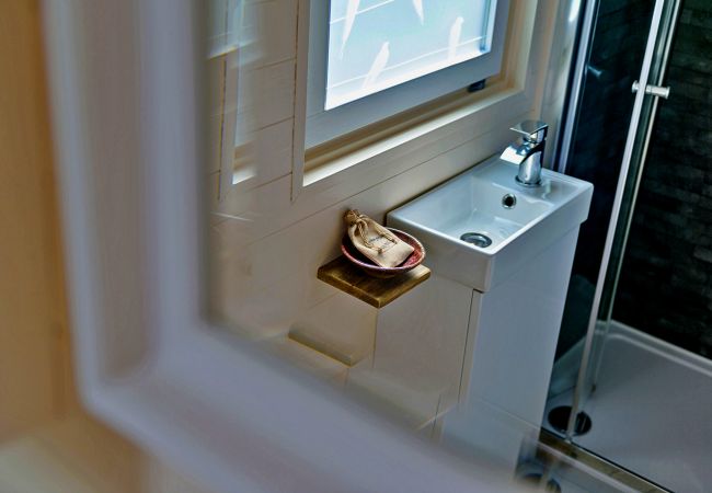 Chalet in Pwllheli - 'Marared' Gypsy Hut Chalet in Pwllheli - 'Marared' Gypsy Hut