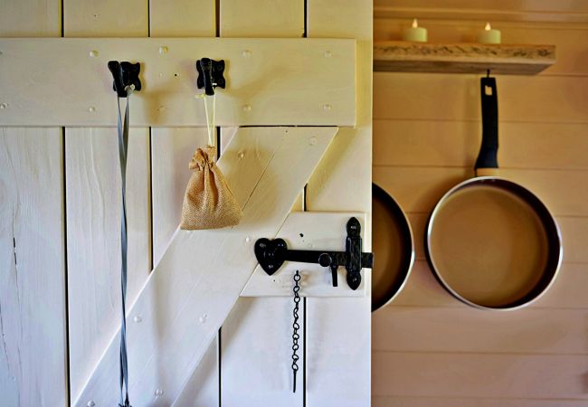 Chalet in Pwllheli - 'Marared' Gypsy Hut Chalet in Pwllheli - 'Marared' Gypsy Hut