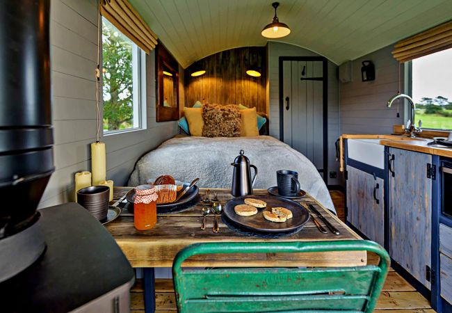 Chalet in Pwllheli - 'Elen' Gypsy Hut Chalet in Pwllheli - 'Elen' Gypsy Hut