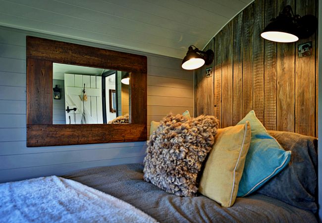 Chalet in Pwllheli - 'Elen' Gypsy Hut Chalet in Pwllheli - 'Elen' Gypsy Hut