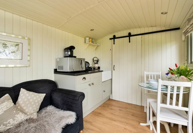 Cabin in Nordley - Hay and Hedgerow Glamping Cabin in Nordley - Hay and Hedgerow Glamping