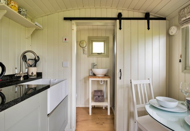 Cabin in Nordley - Hay and Hedgerow Glamping Cabin in Nordley - Hay and Hedgerow Glamping