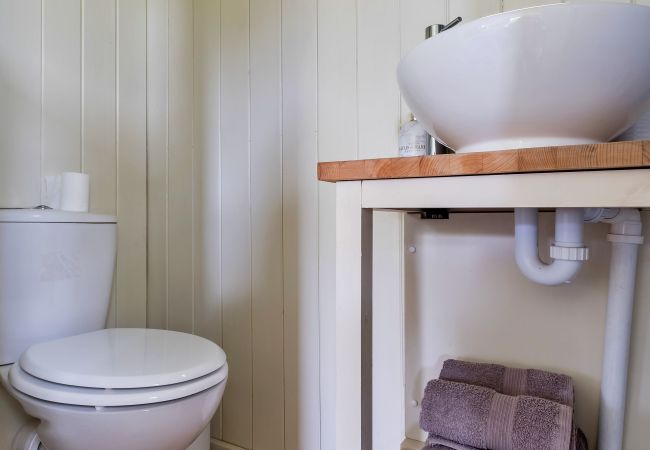 Cabin in Nordley - Hay and Hedgerow Glamping Cabin in Nordley - Hay and Hedgerow Glamping