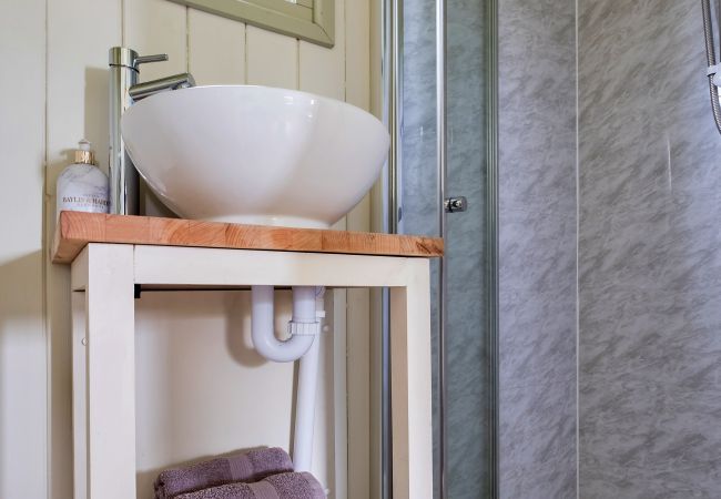 Cabin in Nordley - Hay and Hedgerow Glamping Cabin in Nordley - Hay and Hedgerow Glamping