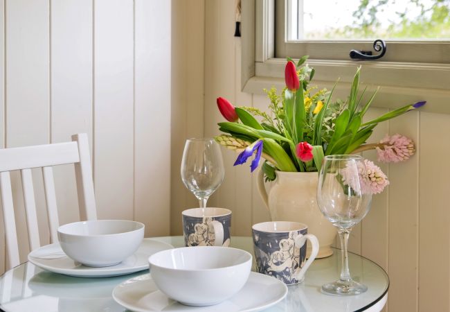 Cabin in Nordley - Hay and Hedgerow Glamping Cabin in Nordley - Hay and Hedgerow Glamping