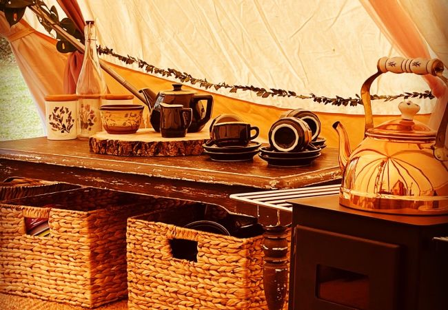 Chalet in Woolton Hill - Jungle Bell Tent Chalet in Woolton Hill - Jungle Bell Tent