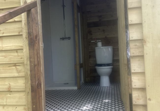 Chalet in Woolton Hill - Jungle Bell Tent Chalet in Woolton Hill - Jungle Bell Tent