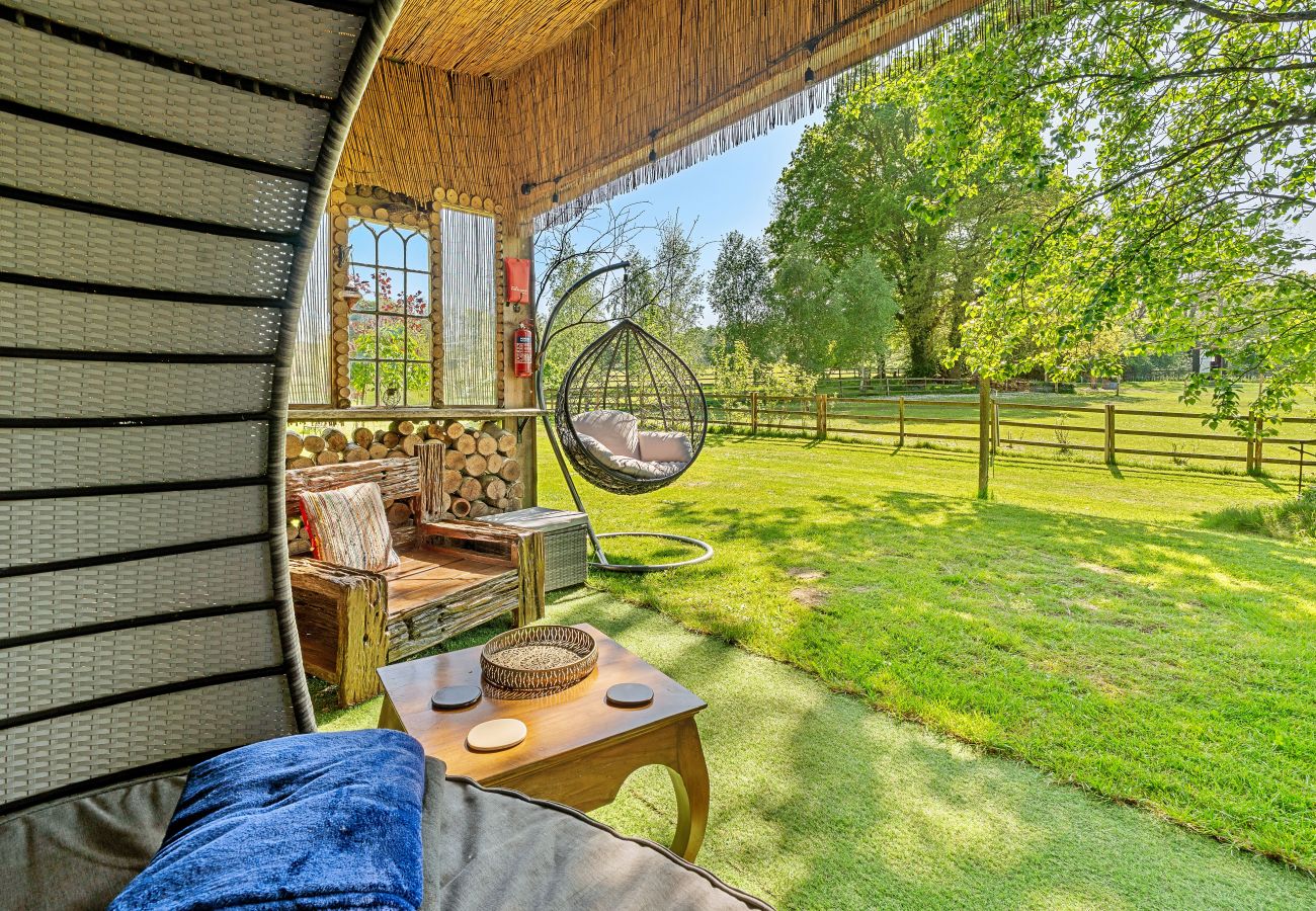 Chalet in Romsey - Shepherd's Hut at Hilltop Farm