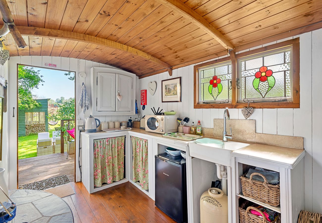 Chalet in Romsey - Shepherd's Hut at Hilltop Farm