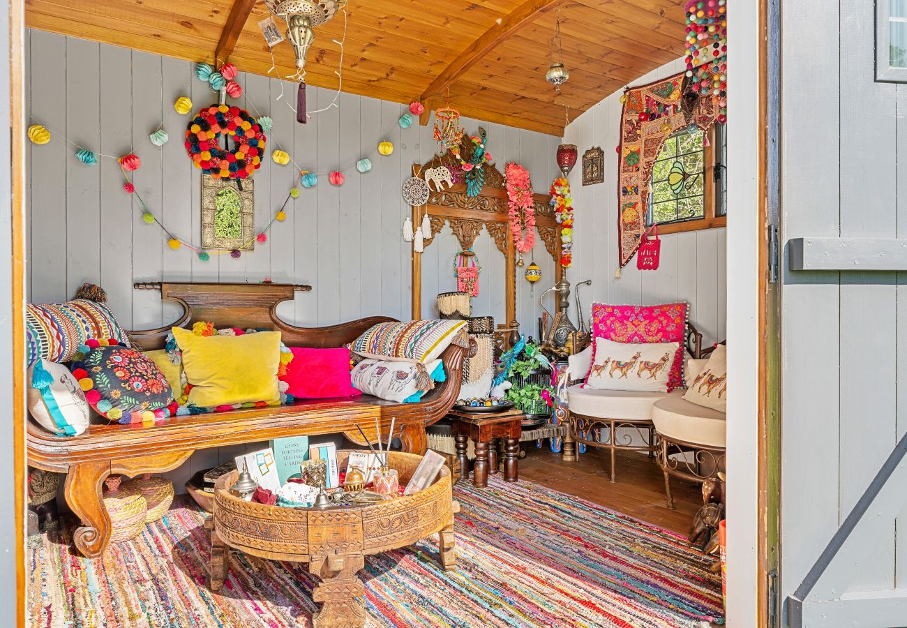 Chalet in Romsey - Shepherd's Hut at Hilltop Farm