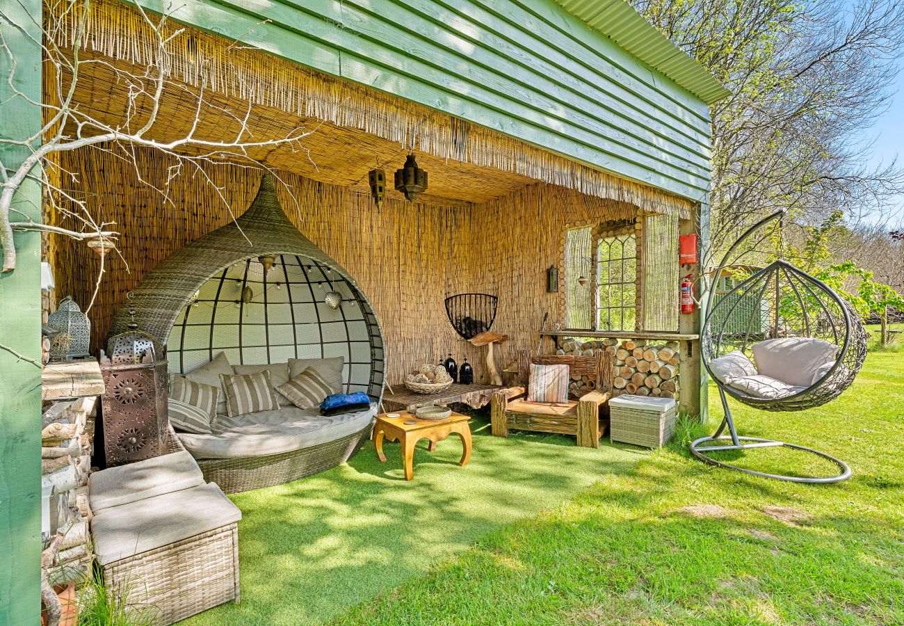 Chalet in Romsey - Shepherd's Hut at Hilltop Farm