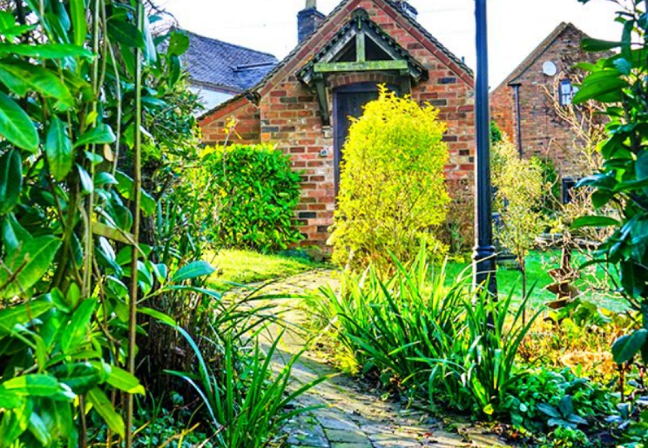 Chalet in Shrewsbury - Shepherd's Rest at Morrells Wood