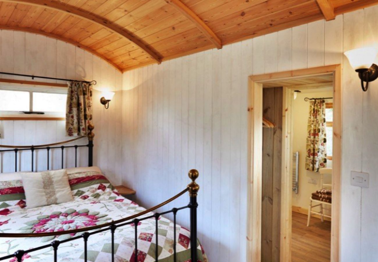 Chalet in Shrewsbury - Shepherd's Retreat at Morrells Wood