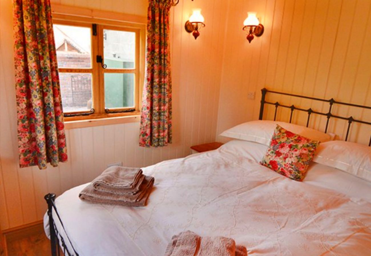 Chalet in Shrewsbury - Shepherd's Lodge at Morrells Wood