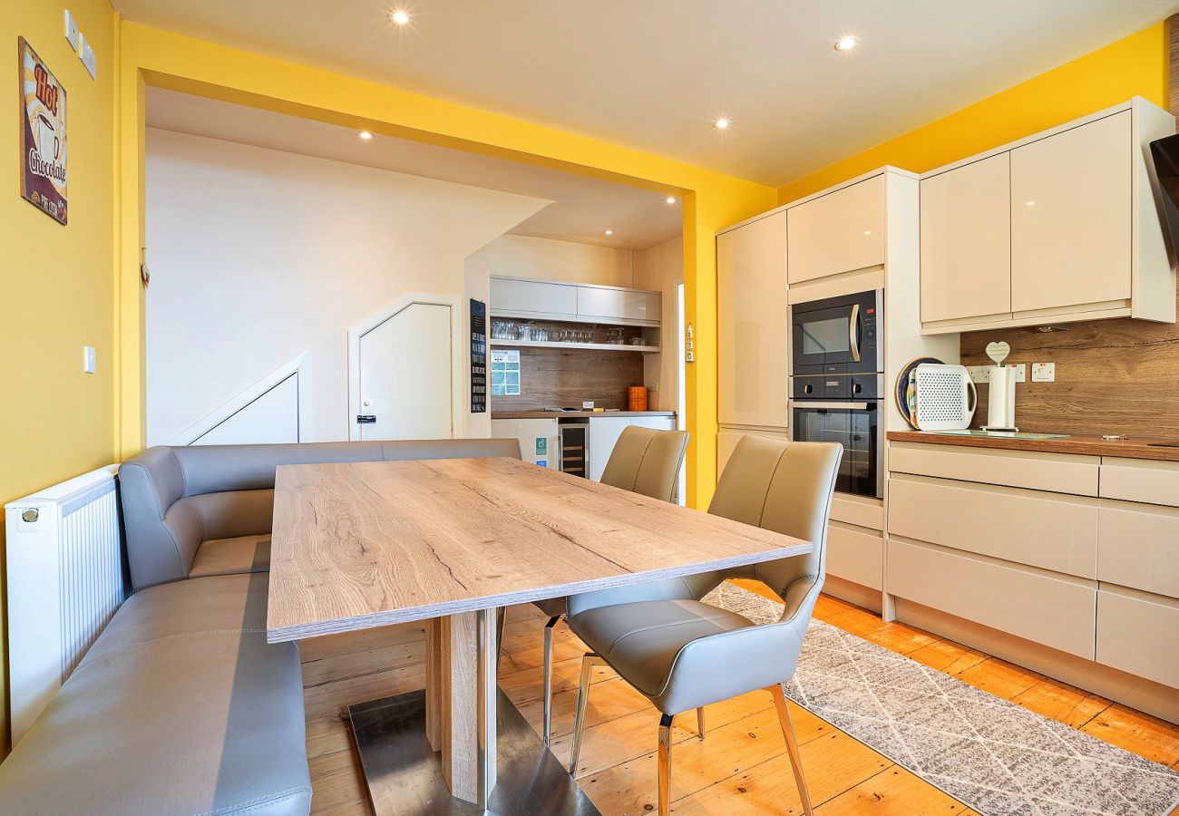 Apartment in Beaumaris - Waters Edge at Gadlys House