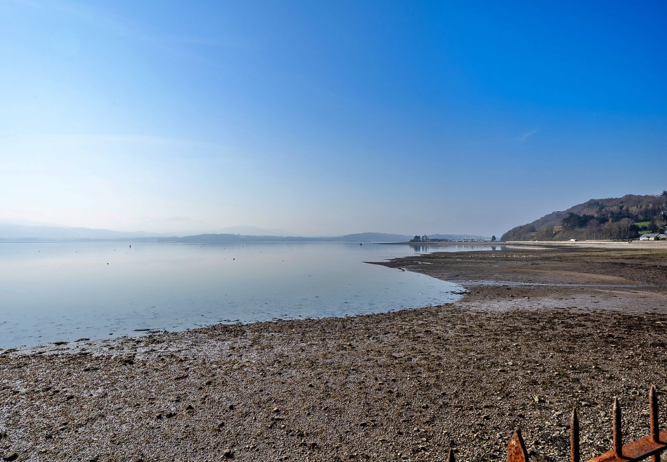 Apartment in Beaumaris - Waters Edge at Gadlys House