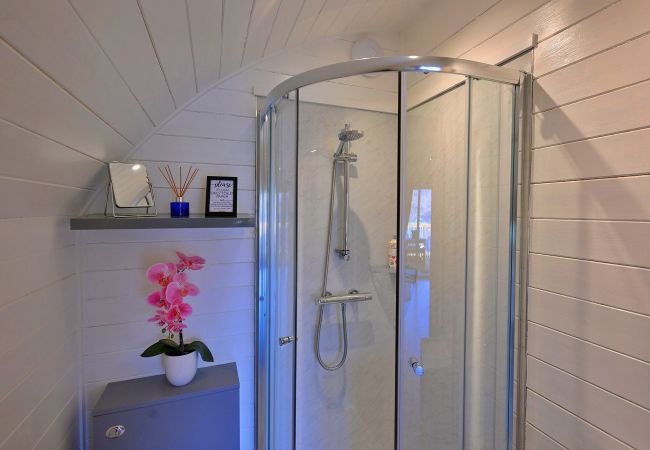 Cabin in Fort William - Dalaraban Luxury Pods - Black Grouse Cabin in Fort William - Dalaraban Luxury Pods - Black Grouse