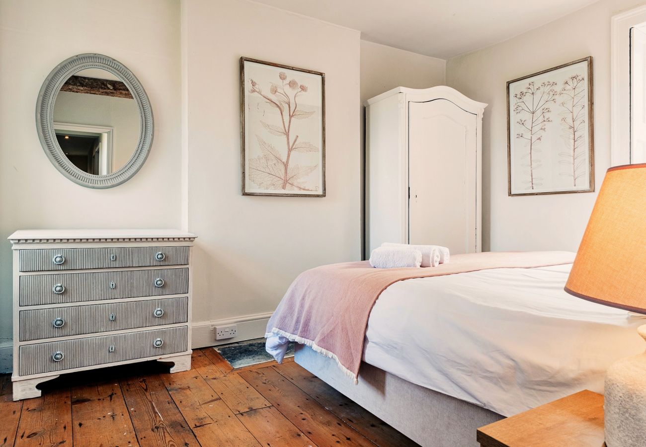 Cottage in Stroud - Hendy Cottage