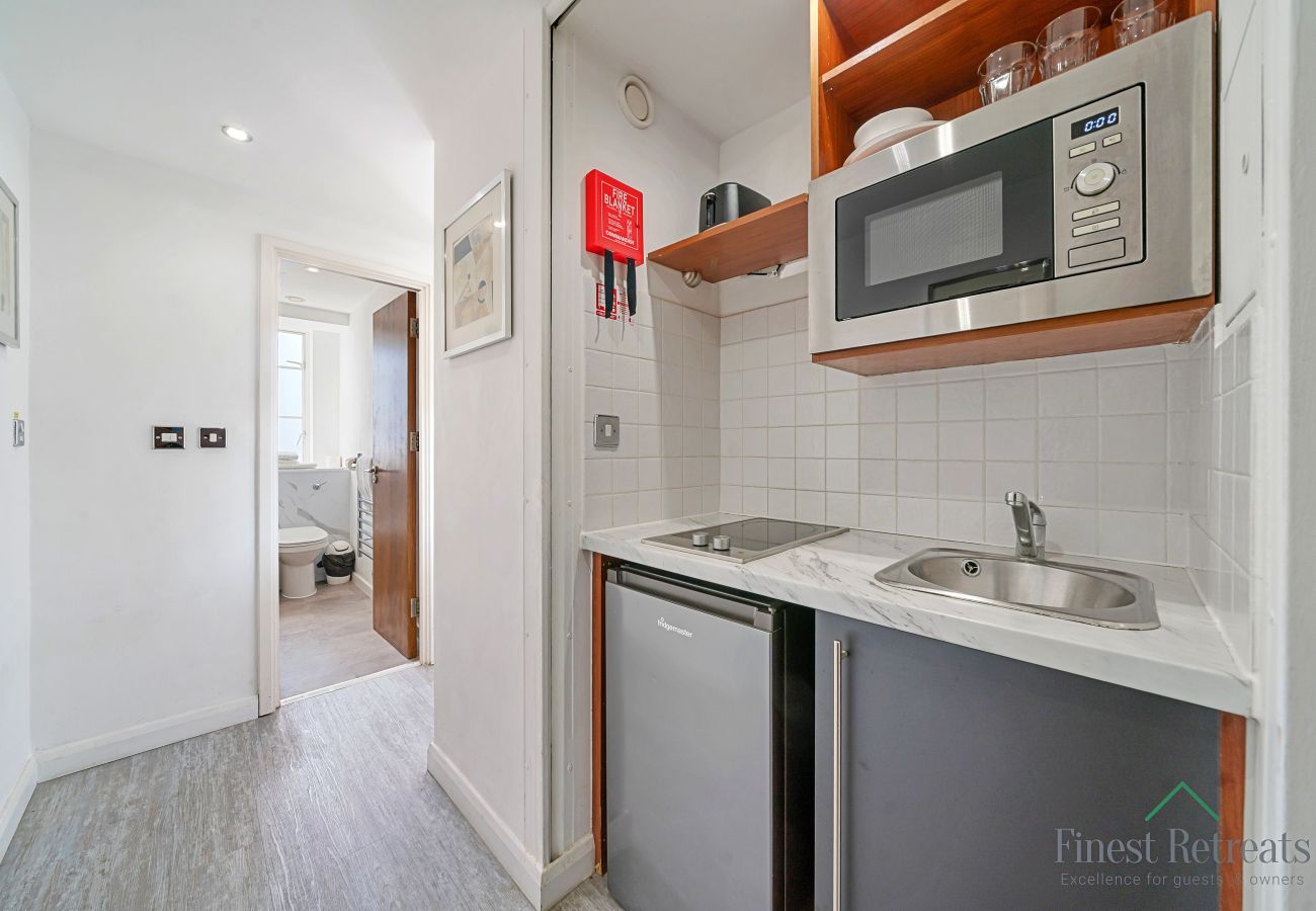 Apartment in London - Roland House - Deluxe Studio