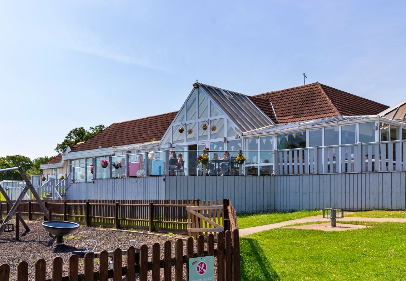 Chalet in Great Thorness - Seascape