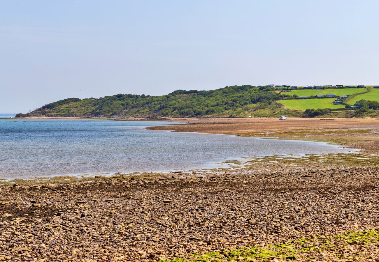 Chalet in Great Thorness - Seascape