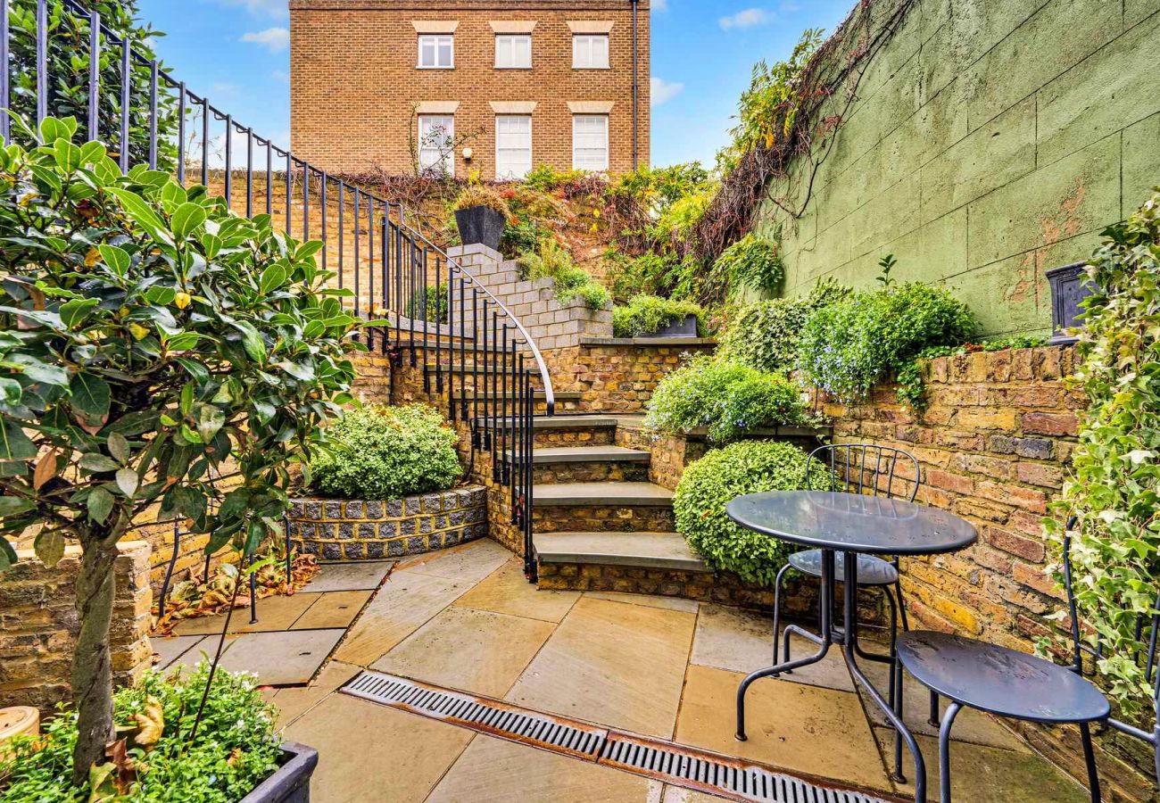 Apartment in East Molesey - Craven House, Lower Garden