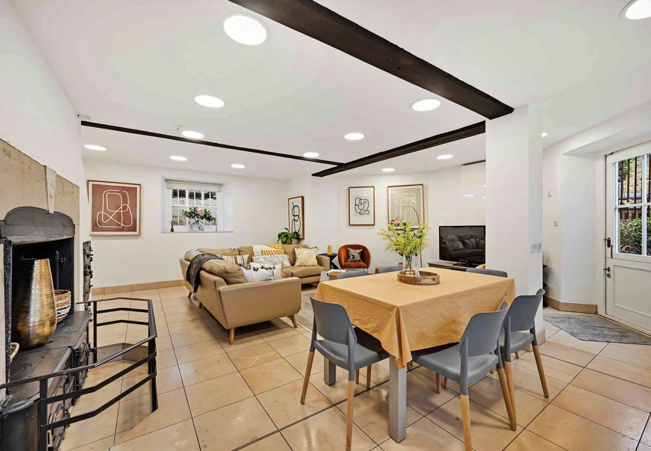 Apartment in East Molesey - Craven House, Lower Garden